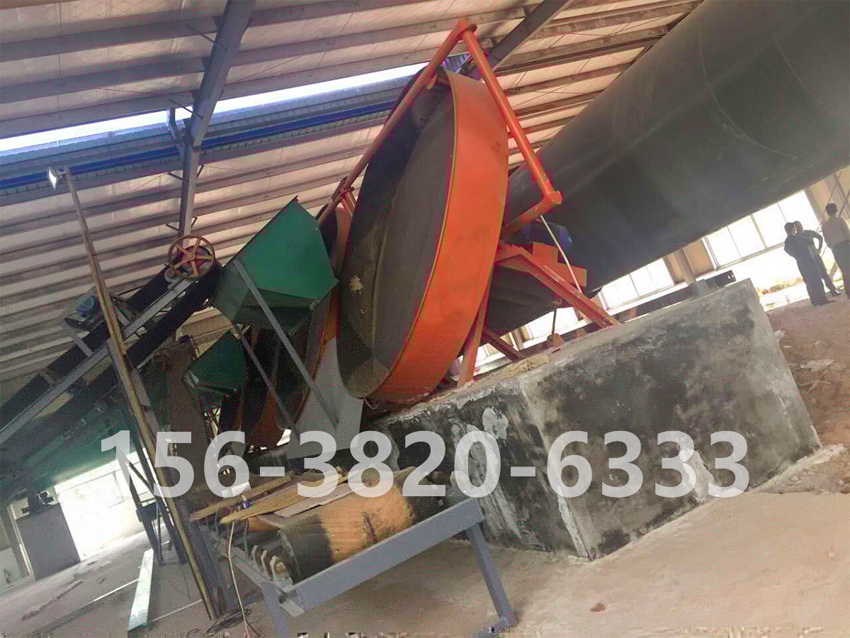 有機肥圓盤造粒生產現(xiàn)場