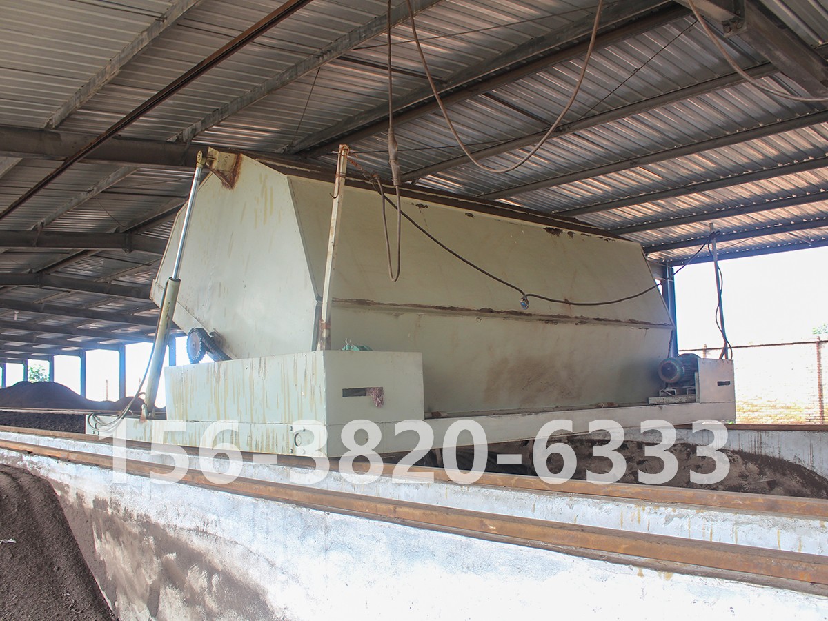 有機肥發(fā)酵翻拋造粒現(xiàn)場