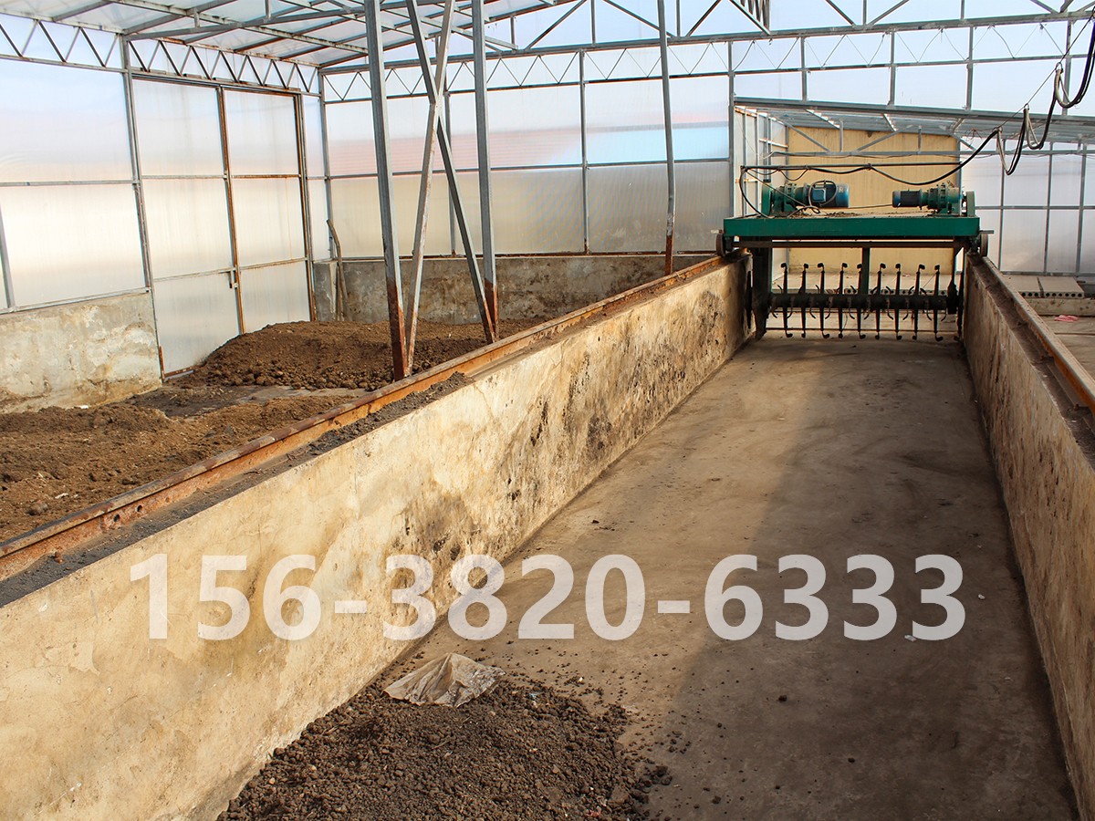 小型有機肥發(fā)酵生產現(xiàn)場